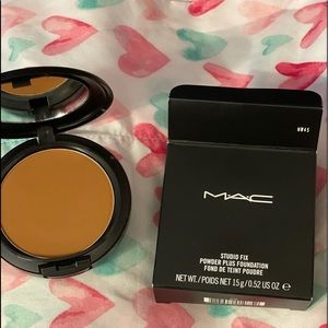 MAC STUDIO FIX POWDER PLUS FOUNDATION